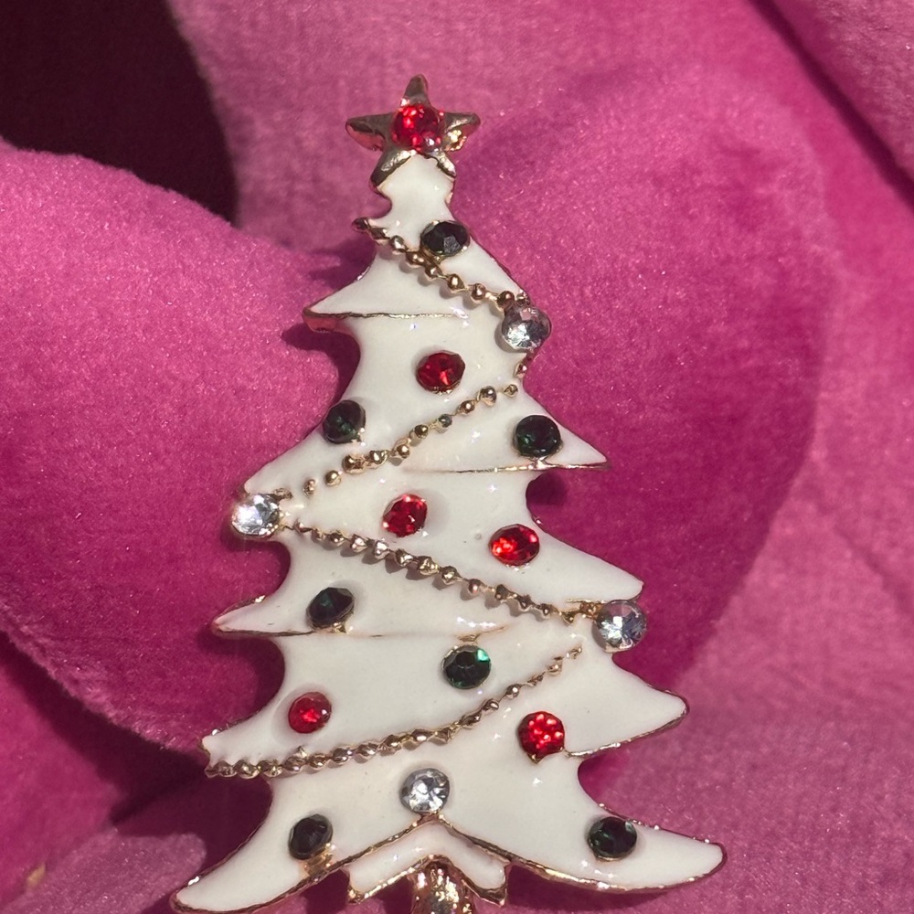 NWT! Festive White Christmas Tree Rhinestone Brooch Gold Tone - Picture 4 of 7